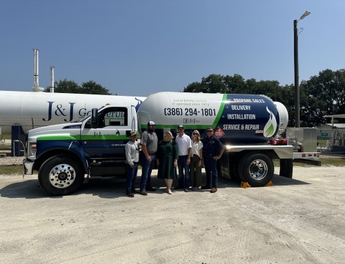 Rep. Cammack Visits J&J Gas Service